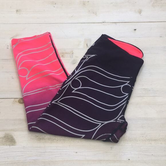 fabletics printed hi waist cropped leggings sz S - Picture 2 of 6